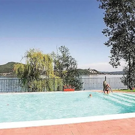 Sleeps 4 Pool Wifi Meina