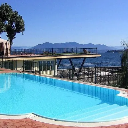Sleeps 4 Pool Wifi * Meina