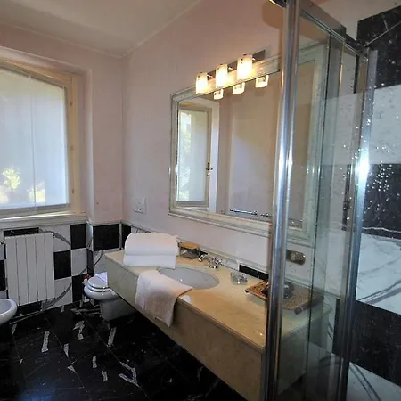 Sleeps 4 Pool Wifi Meina